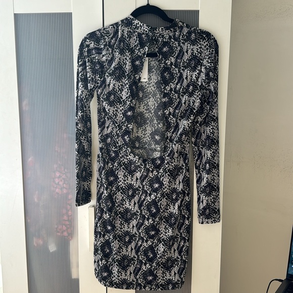 Long sleeve printed mini dress - Picture 2 of 3